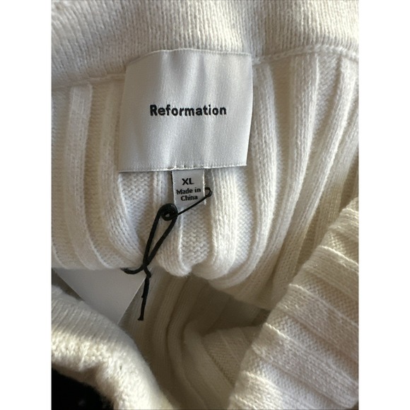 NWT Reformation Lana Cashmere Blend Ribbed Off-Shoulder Sweater XL - Picture 4 of 6